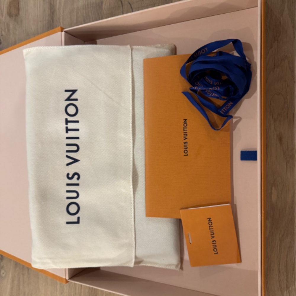 Louis Vuitton Black Empreinte Daily Pouch - Picture 7 of 8